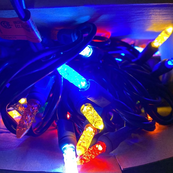 LED multi colored string lights Indoor/Outdoor - Picture 3 of 3